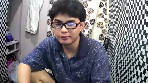 Snapshot of thehugecomeback chatting on 01.08.25 Xerxis online show from 01.08.25