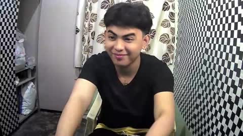 Snapshot of thehugecomeback chatting on 01.18.25 Xerxis online show from 01.18.25