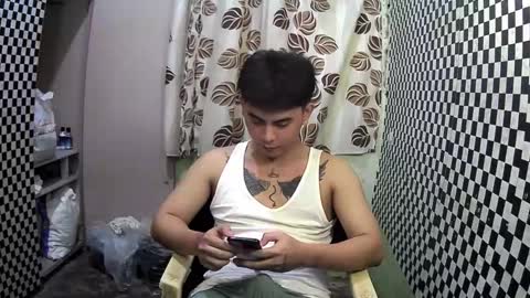 Snapshot of thehugecomeback chatting on 01.19.25 Xerxis online show from 01.19.25