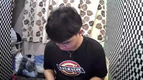 Snapshot of thehugecomeback chatting on 01.30.25 Xerxis online show from 01.30.25