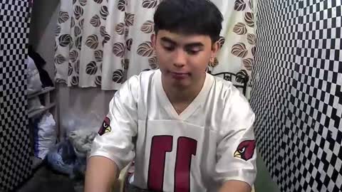 Snapshot of thehugecomeback chatting on 01.31.25 Xerxis online show from 01.31.25