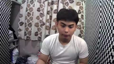 Snapshot of thehugecomeback chatting on 02.03.25 Xerxis online show from 02.03.25