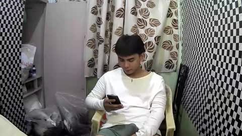 Snapshot of thehugecomeback chatting on 02.06.25 Xerxis online show from 02.06.25