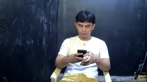 Snapshot of thehugecomeback chatting on 02.10.25 Xerxis online show from 02.10.25