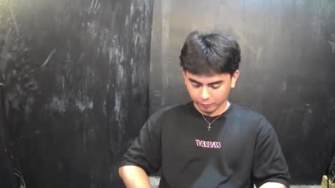 Snapshot of thehugecomeback chatting on 02.11.25 Xerxis online show from 02.11.25