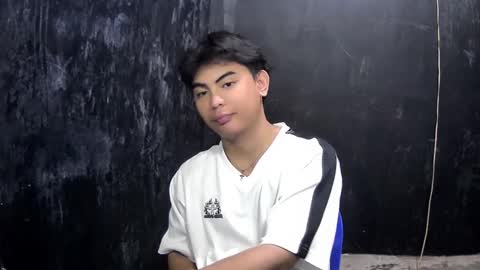 Snapshot of thehugecomeback chatting on 02.23.25 Xerxis online show from 02.23.25