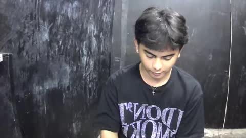 Snapshot of thehugecomeback chatting on 02.24.25 Xerxis online show from 02.24.25