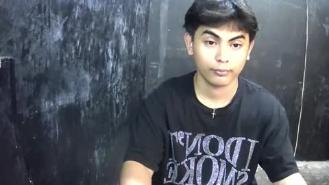 Snapshot of thehugecomeback chatting on 02.24.25 Xerxis online show from 02.24.25