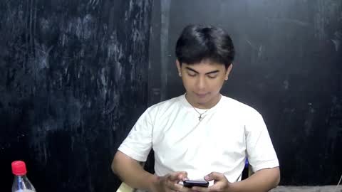 Snapshot of thehugecomeback chatting on 03.01.25 Xerxis online show from 03.01.25