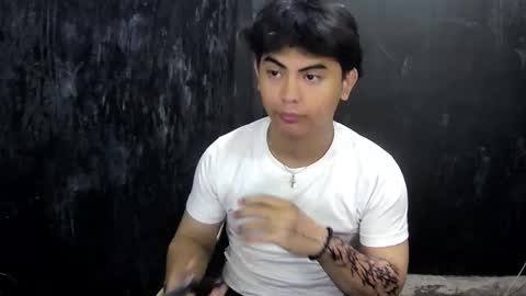 Snapshot of thehugecomeback chatting on 03.03.25 Xerxis online show from 03.03.25