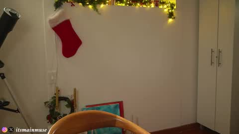 Iris online show from 12.22.25