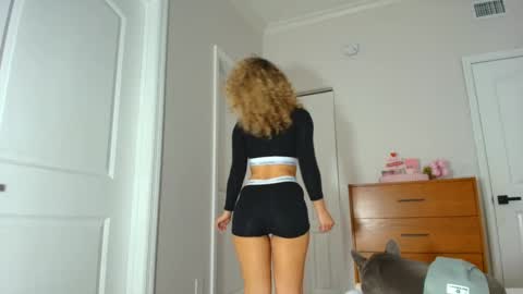 Lily Marie online show from 01.14.25