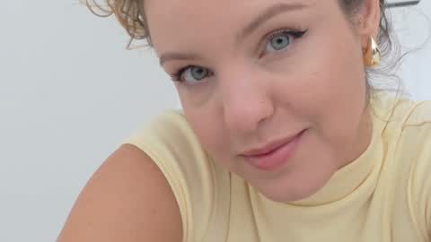 Snapshot of theislandgirl chatting on 11.28.25 Lily Marie online show from 11.28.25