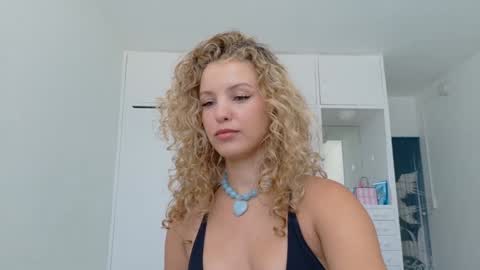 Snapshot of theislandgirl chatting on 05.01.26 Lily Marie online show from 05.01.26