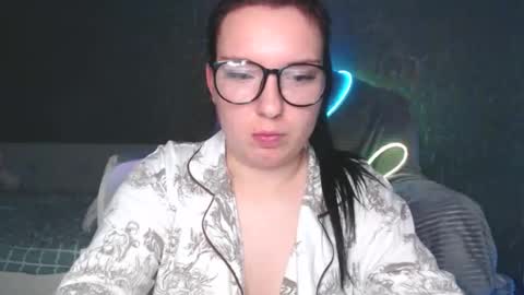 Snapshot of thelisasquirt chatting on 11.26.25 Lisa online show from 11.26.25