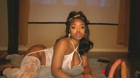 Snapshot of thelovelybrown chatting on 11.24.25 thelovelybrown online show from 11.24.25