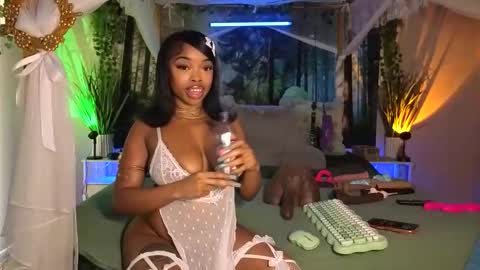 Snapshot of thelovelybrown chatting on 01.12.26 thelovelybrown online show from 01.12.26