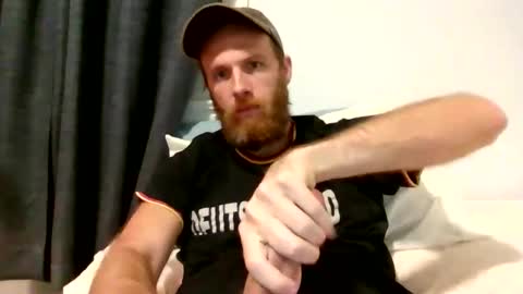 Snapshot of themanukaman chatting on 11.22.25 themanukaman online show from 11.22.25