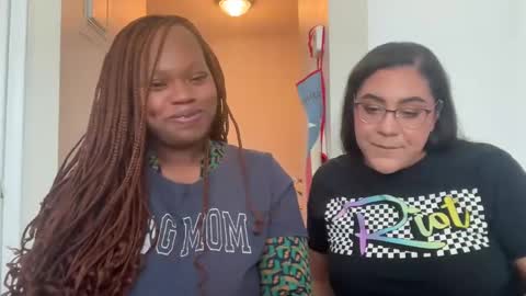 Snapshot of themilfinmama chatting on 01.26.25 nicole3 online show from 01.26.25