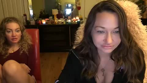 Snapshot of themrsnelson chatting on 01.01.25 Cach Nelson online show from 01.01.25