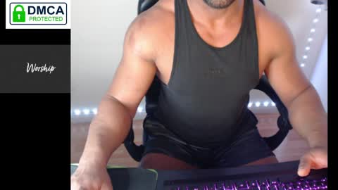 Snapshot of themusclefactory chatting on 04.10.26 TheMuscleFactory online show from 04.10.26