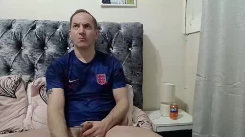 Snapshot of thenakedfootballer chatting on 03.10.25 Paulo online show from 03.10.25