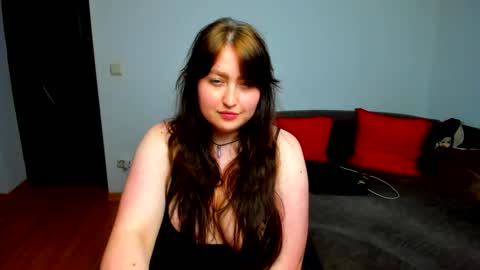 Snapshot of thenaughtygf chatting on 12.12.24 thenaughtygf online show from 12.12.24