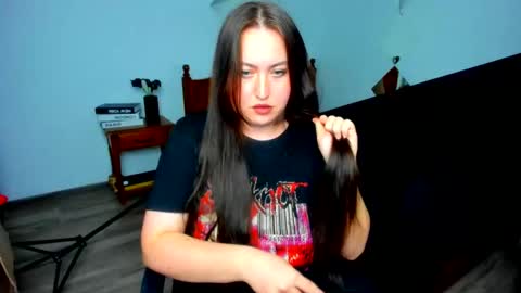 Snapshot of thenaughtygf chatting on 10.14.25 thenaughtygf online show from 10.14.25