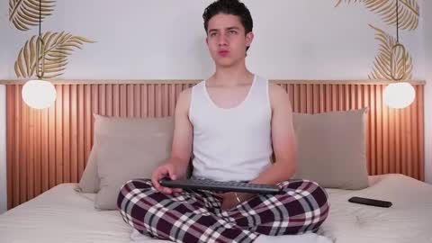 Snapshot of theohawke_ chatting on 01.16.25 THEO- MATEO online show from 01.16.25