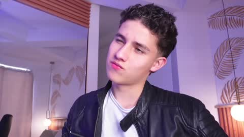 Snapshot of theohawke_ chatting on 01.23.25 THEO- MATEO online show from 01.23.25