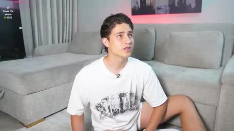 Snapshot of theohawke_ chatting on 11.04.25 THEO- MATEO online show from 11.04.25