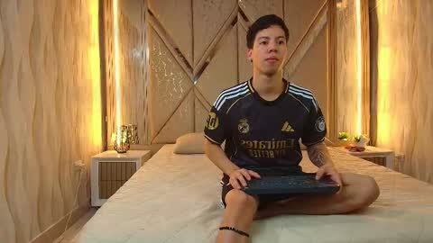 Snapshot of thepinkigirlxxx chatting on 09.20.25 NaniKimandPetter online show from 09.20.25