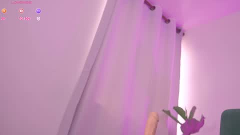 Snapshot of therealpeach_ chatting on 12.14.24    online show from 12.14.24