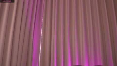 Snapshot of therealpeach_ chatting on 11.14.25 online show from 11.14.25