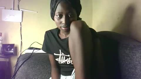 Snapshot of therry_heart chatting on 05.16.26 hearty online show from 05.16.26