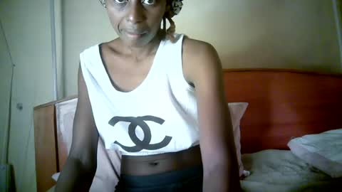 Snapshot of therry_heart chatting on 07.14.26 hearty online show from 07.14.26