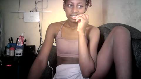 Snapshot of therry_heart chatting on 07.25.26 hearty online show from 07.25.26