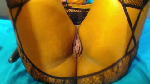 Snapshot of theshybaddie chatting on 09.15.25 theshybaddie online show from 09.15.25