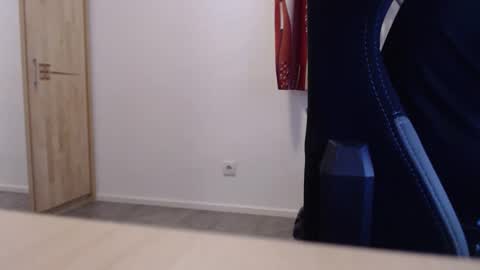 Snapshot of theskylake1 chatting on 11.07.25 theskylake1 online show from 11.07.25