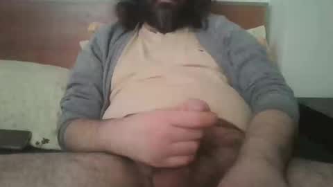 Snapshot of thesmartbeatle chatting on 12.23.24 thesmartbeatle online show from 12.23.24