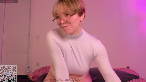 Snapshot of thestaronsky chatting on 04.30.26 Lucia online show from 04.30.26