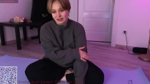 Snapshot of thestaronsky chatting on 05.09.26 Lucia online show from 05.09.26