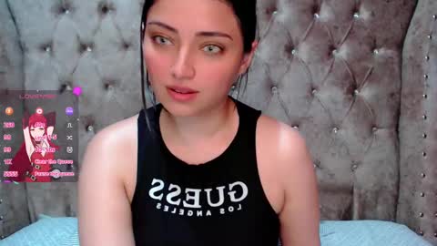 Snapshot of thesweethari chatting on 02.14.25 I dont do real meetings My bio online show from 02.14.25