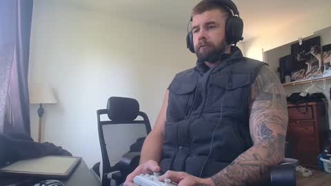 Snapshot of theufcfan_8181 chatting on 04.18.26 troy online show from 04.18.26
