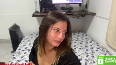 Snapshot of thewitchhot chatting on 05.08.26 Gretel y Nick online show from 05.08.26