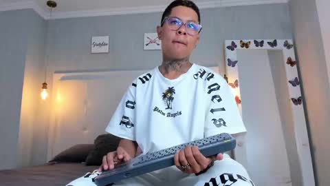 Snapshot of thiago_box chatting on 03.09.25 Thiago online show from 03.09.25