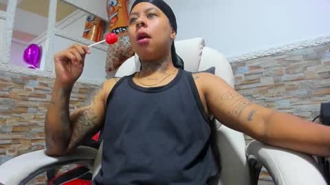 Snapshot of thiago_box chatting on 11.23.25 Thiago online show from 11.23.25