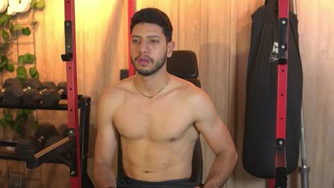 Snapshot of thiago_voss chatting on 12.17.25 Thiago online show from 12.17.25