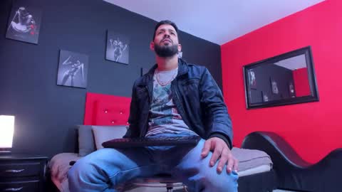 Thia Gomez online show from 11.21.25