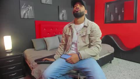 Thia Gomez online show from 11.26.25